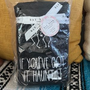 Brand New Rae Dunn Halloween Hand Towels Set of 2 “If you’ve Got It, Haunt It”